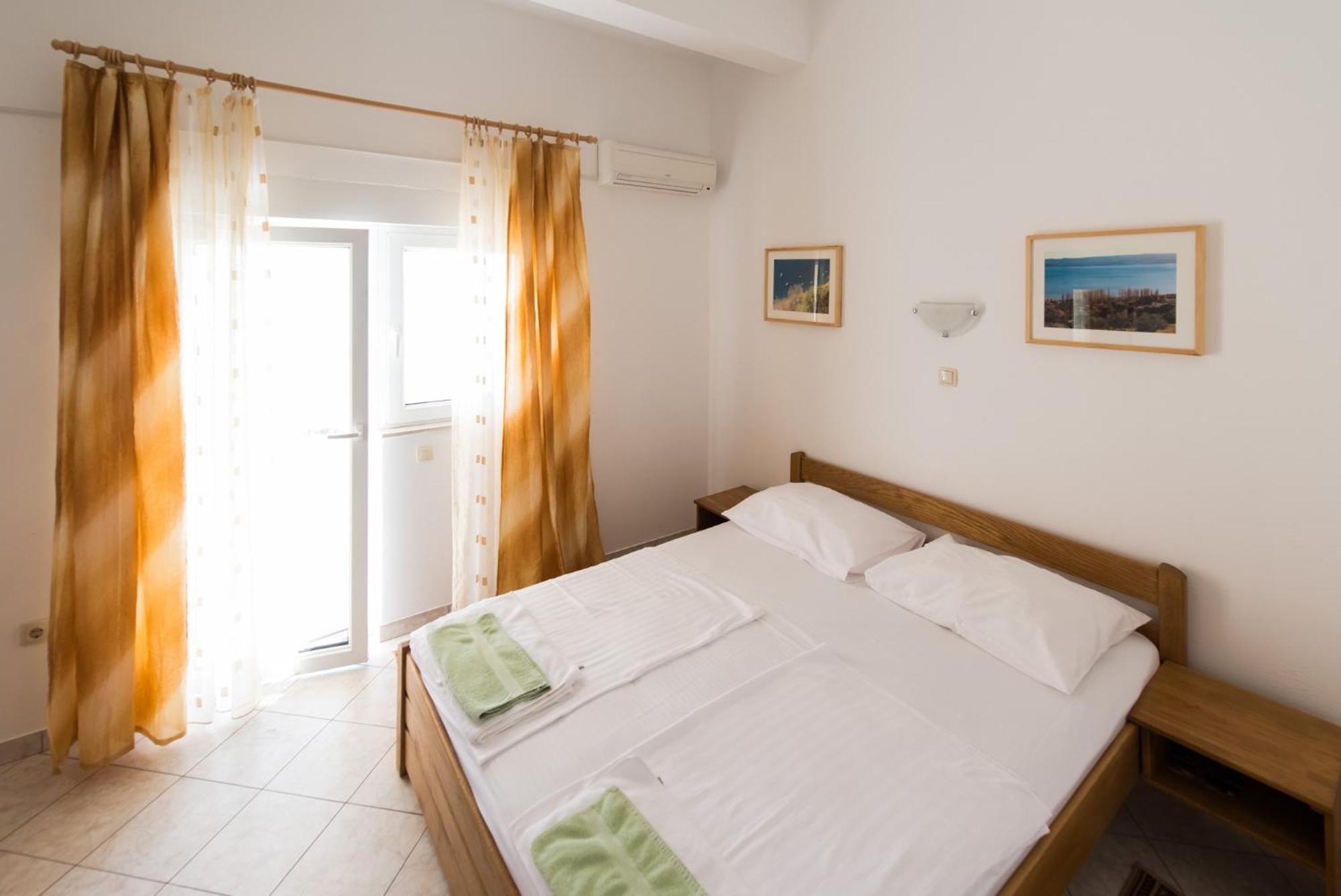 Bed And Breakfast Pero 3 Min Walk To The Beach Lokva Rogoznica Exteriör bild