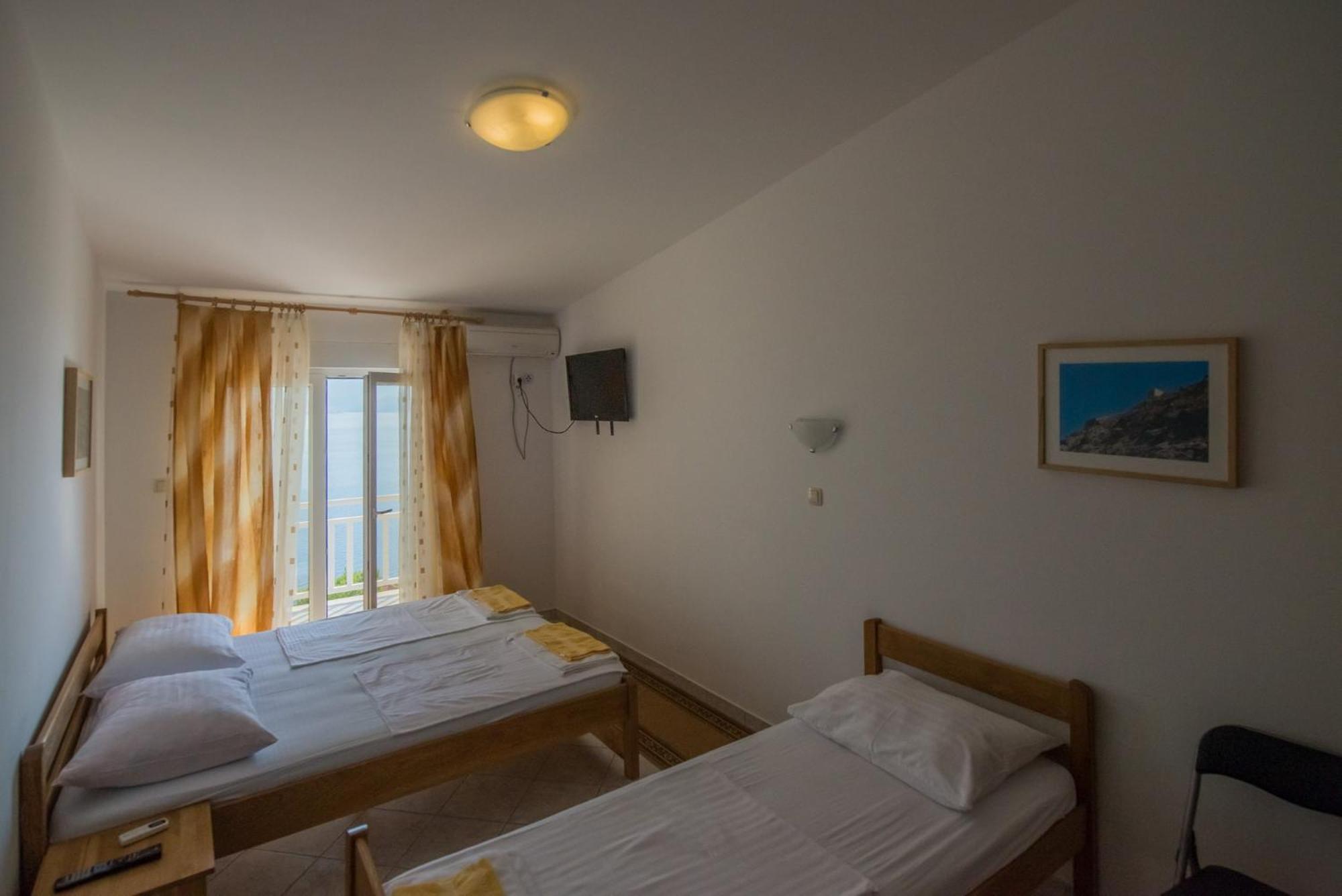 Bed And Breakfast Pero 3 Min Walk To The Beach Lokva Rogoznica Exteriör bild