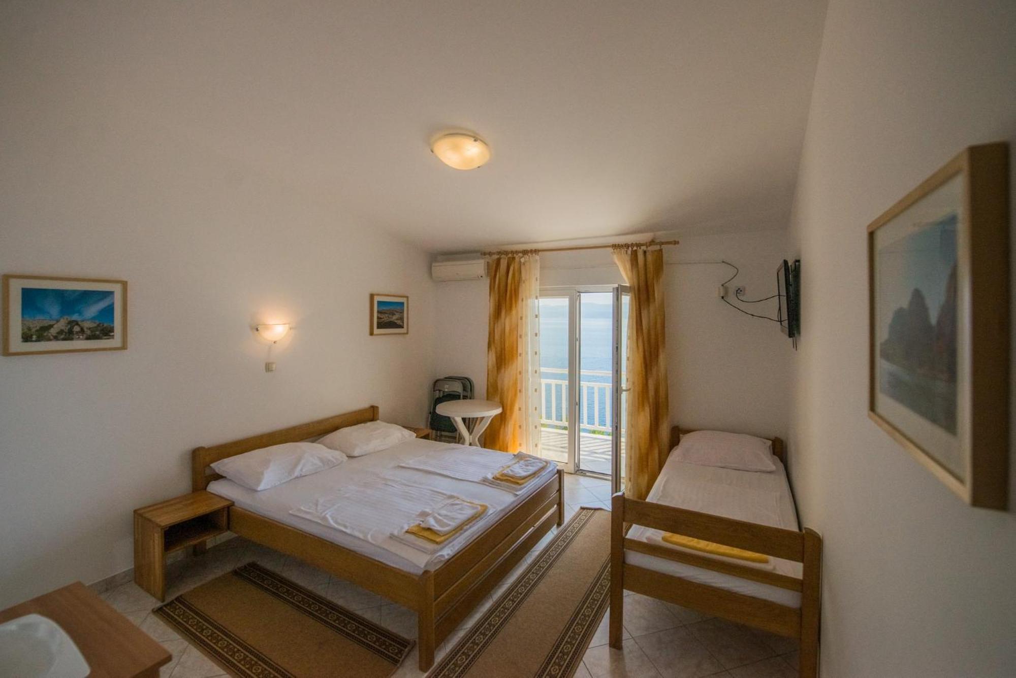 Bed And Breakfast Pero 3 Min Walk To The Beach Lokva Rogoznica Exteriör bild
