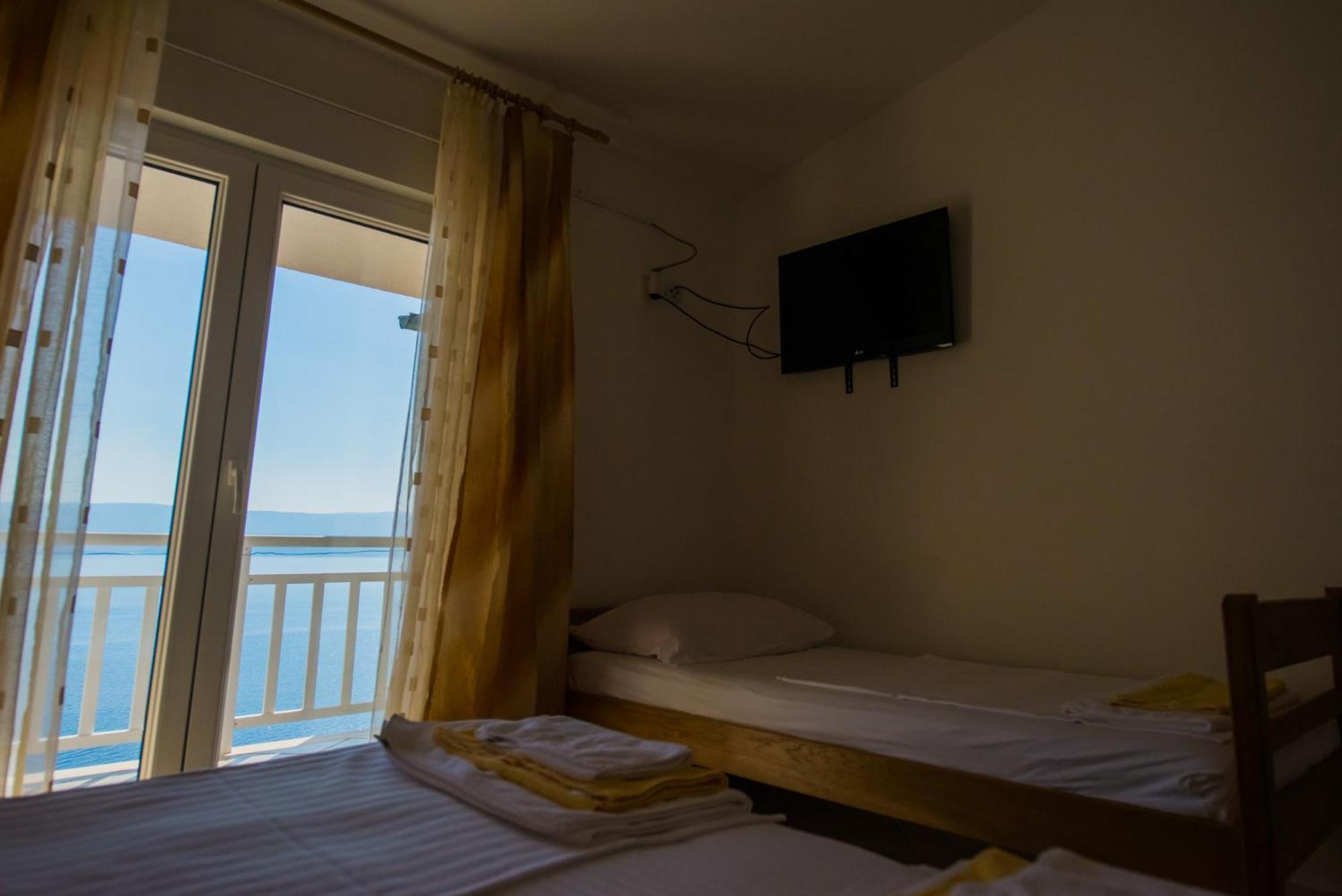 Bed And Breakfast Pero 3 Min Walk To The Beach Lokva Rogoznica Exteriör bild