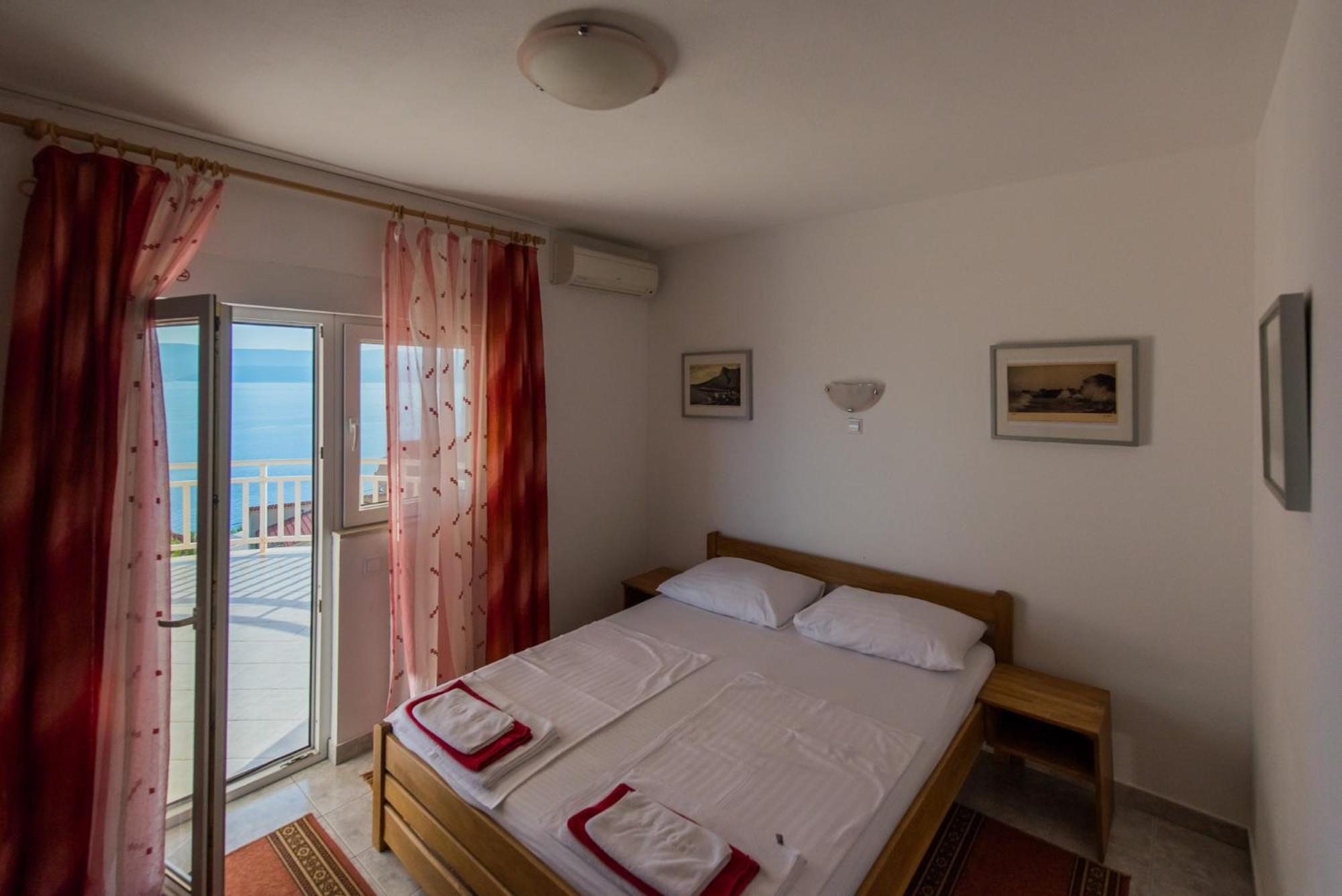 Bed And Breakfast Pero 3 Min Walk To The Beach Lokva Rogoznica Exteriör bild