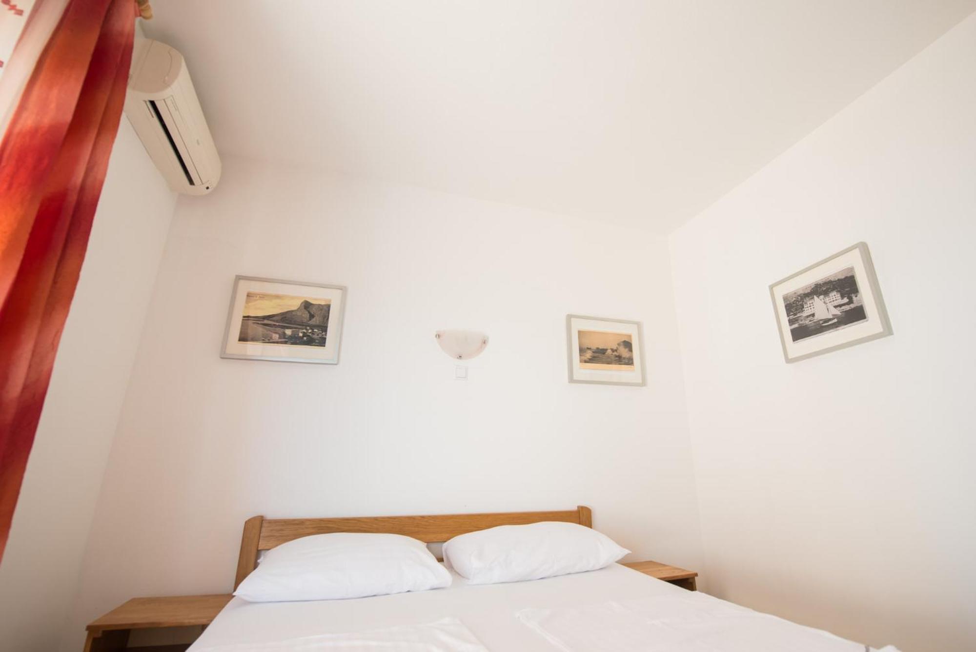 Bed And Breakfast Pero 3 Min Walk To The Beach Lokva Rogoznica Exteriör bild