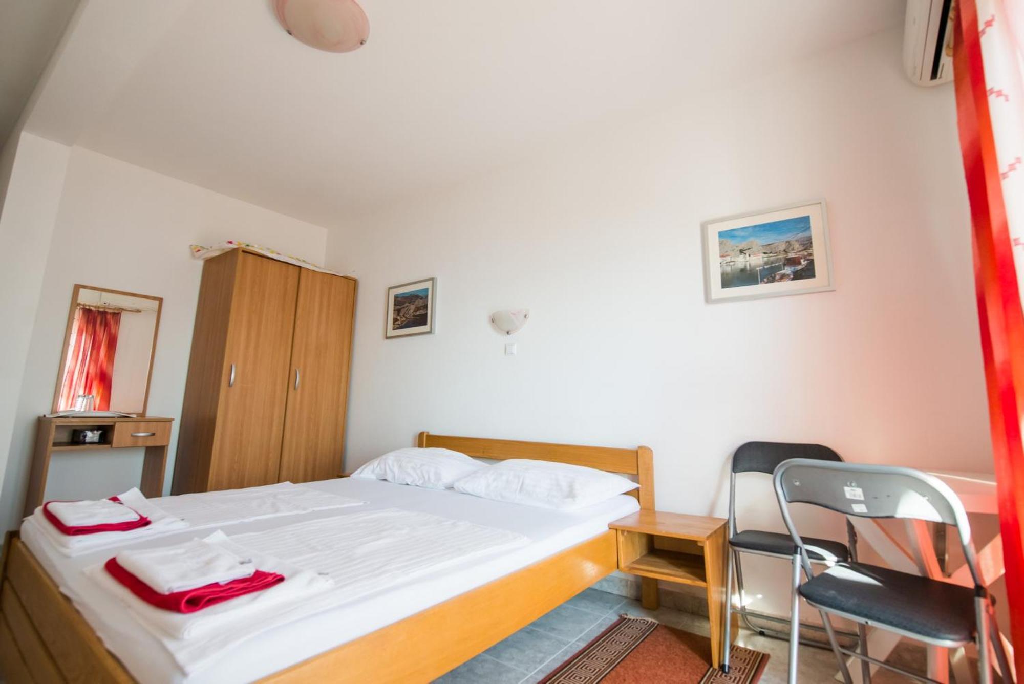 Bed And Breakfast Pero 3 Min Walk To The Beach Lokva Rogoznica Exteriör bild