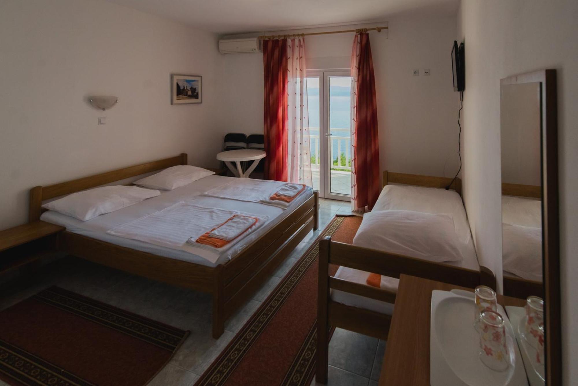 Bed And Breakfast Pero 3 Min Walk To The Beach Lokva Rogoznica Exteriör bild